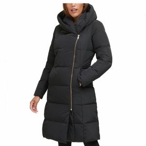 Cole Haan
Signature Asymmetrical Pillow-
Collar Down Puffer Coat
